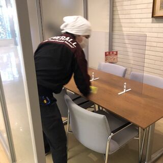 ビル内の清掃スタッフ in 大阪 / Cleaning, Cleaning staff in Osaka, Shimizu (Osaka Metro)の画像