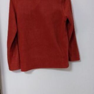 Mサイズ　オレンジ色の　花模様刺繍入りフリース　カットソーの画像