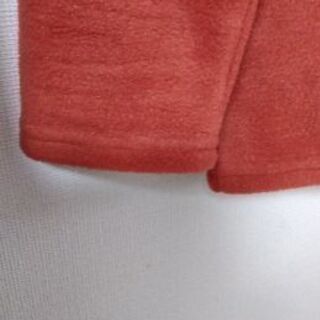 Mサイズ　オレンジ色の　花模様刺繍入りフリース　カットソーの画像