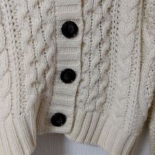 フリーサイズ　オフホワイト　編み目模様が可愛い厚手カーディガンの画像