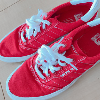 adidas 靴25.5の画像
