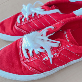 adidas 靴25.5の画像