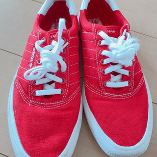 adidas 靴25.5の画像