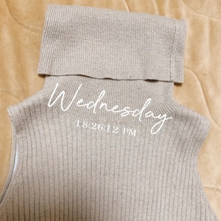 (取引中)ニットノースリーブ重ね着風裾レース ベージュ色の画像