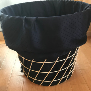 【受付終了】IKEAのミニテーブル台の画像