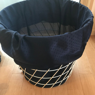 【受付終了】IKEAのミニテーブル台の画像