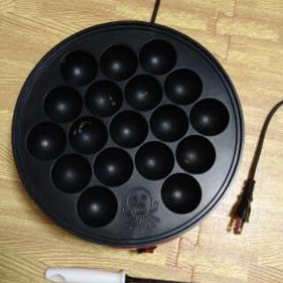たこ焼き器とピックのセットの画像