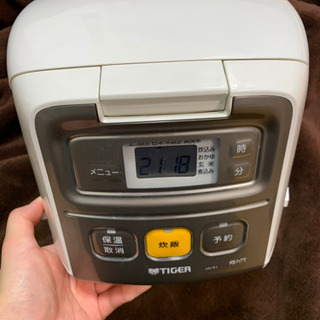 【引渡し予定者決定済】炊飯器の画像