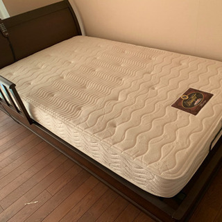 値下げ交渉大歓迎❗️【定価96万円】シモンズ 電動セミダブルベッド