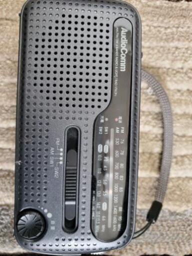 オーム電機 AM/FM/SW手回し発電ラジオライト RAD-V963N\n\n