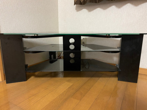 テレビ台　棚ガラス製