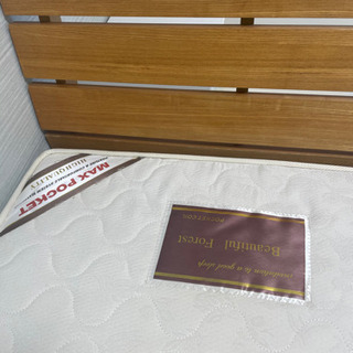 木製シングルベッドの画像