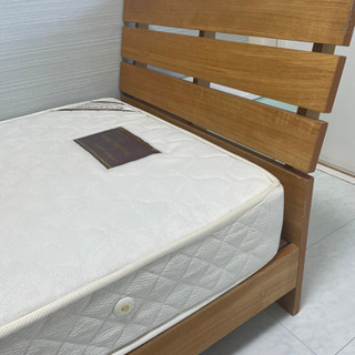木製シングルベッドの画像