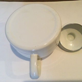 値下げしました　　ホーロー製ケトル　白　水差しやインテリアとしてもおすすめ　日本製　未使用の画像