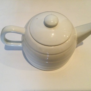 値下げしました　　ホーロー製ケトル　白　水差しやインテリアとしてもおすすめ　日本製　未使用の画像