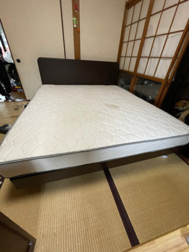 【決まりました】難ありクイーンサイズベッド売ります！