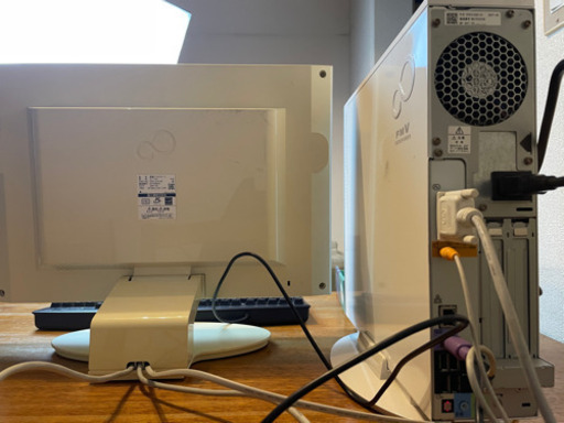 富士通　デスクトップPC すぐ使えるセットを格安で