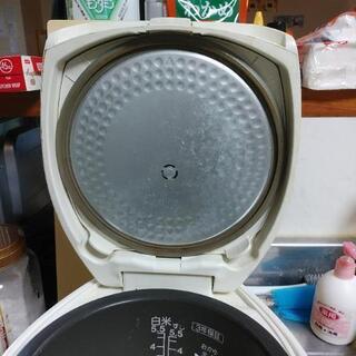 TOSHIBA　東芝製炊飯器　5.5合炊き　の画像