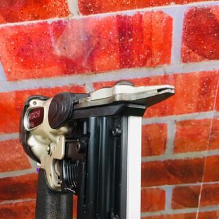 日立 NP45M ピン釘打機【リライズ野田愛宕店】【中古】管理番号：ITDHTIKQAPCYの画像