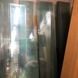 ガラス棚板・店舗什器の画像