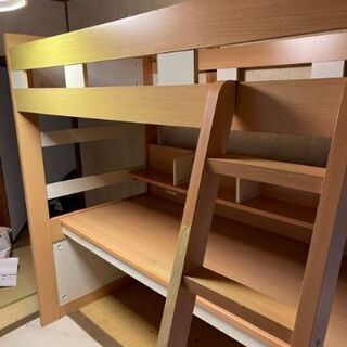 ロフトタイプベッド、まだまだ使えます、下はデスクになっています、...