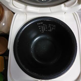東芝製炊飯器　3合炊き　0.54Lの画像