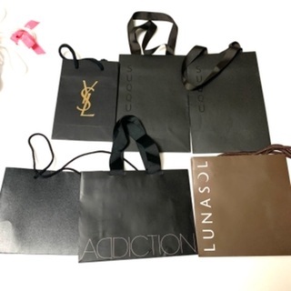 ディオール　サンローラン　SUQQU ルナソル　紙袋　ショッパー　白　黒　リボン　プレゼント　贈り物の画像