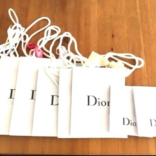 ディオール　サンローラン　SUQQU ルナソル　紙袋　ショッパー　白　黒　リボン　プレゼント　贈り物の画像