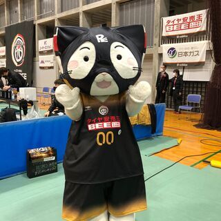 バスケット試合会場のチケットちぎり・検温スタッフの画像