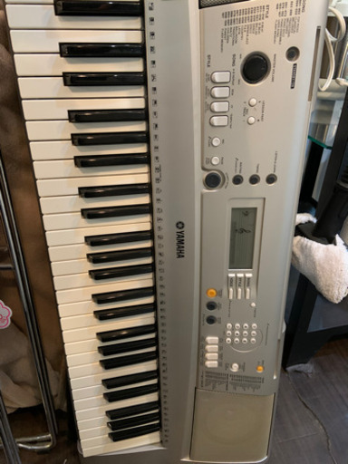 電子ピアノ　スタンド付き