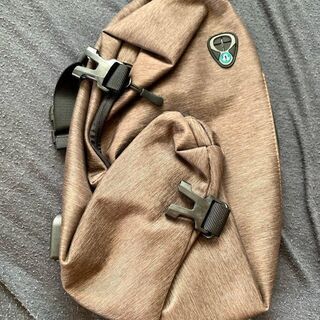 新品　未使用　そのほかも色々激安にて、出品してます！！[Dacgua] ショルダーバッグ メンズ ボディバッグ 斜めがけバッグ USBポート 軽量 大容量 軽量撥水 多機能 iPad mini収納可能 ショルダー付替え可能 通学 通勤 旅行 アウトドア サイクリング スポーツ カジュアルの画像