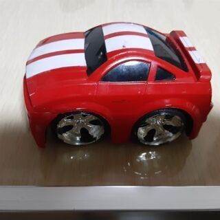 ミニ四駆と、トミカの車の画像