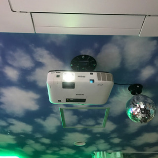 エプソンプロジェクター&100インチ電動スクリーン
