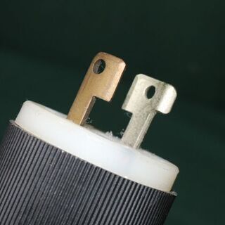 アイリステクノロジークワイエットパワー250 パワーインバーター 24VDC 120VAC ミリタリーの画像