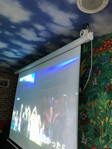 エプソンプロジェクター&100インチ電動スクリーン