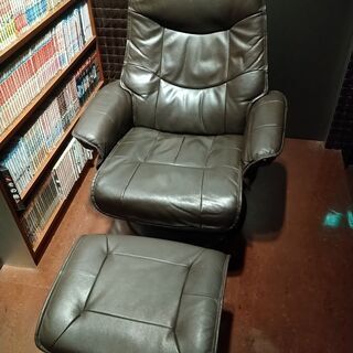 リクライニングチェア（茶色、オットマン付き）