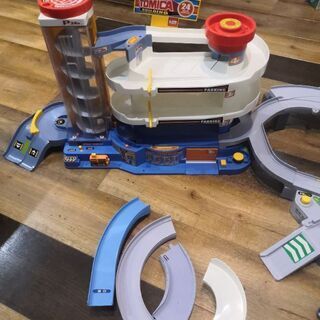 【値下げ】トミカ　パーキング&高速道路セットの画像