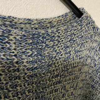 2色のニットワンピース(青と白)の画像