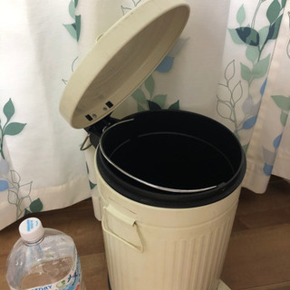 お取引中　ニトリで購入したゴミ箱　ペダルベールの画像