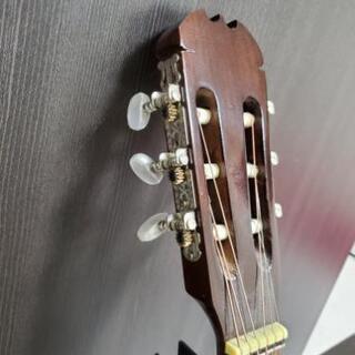 アコースティックギター ケース、カポ付きの画像