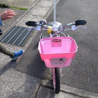 ミニーの補助輪付き子供用自転車の画像