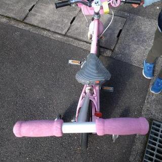 ミニーの補助輪付き子供用自転車の画像