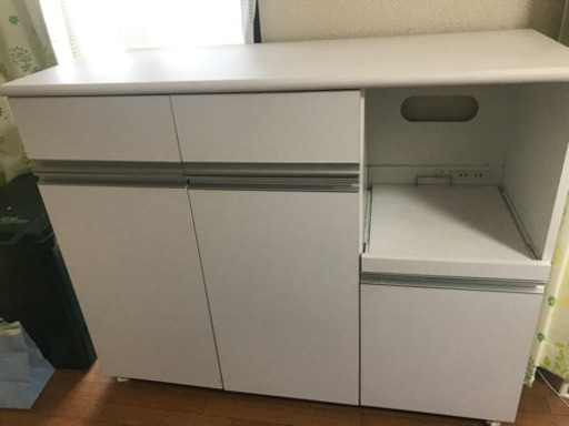 ホワイト　カップボード　食器棚