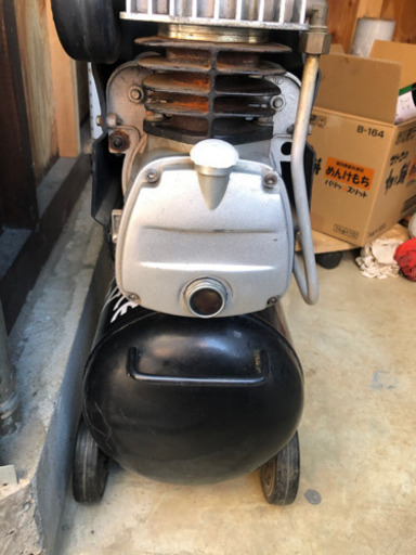 STRATEGY st-2025 100vエアーコンプレッサー2馬力