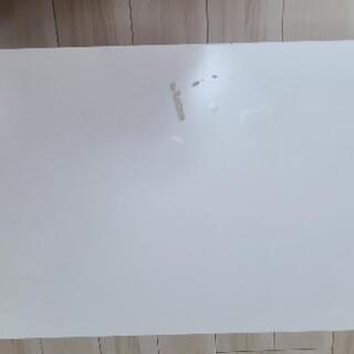折り畳みテーブルの画像