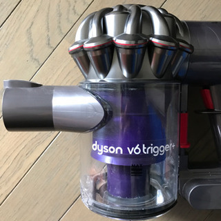 Dyson V6ダイソン　掃除機　充電コード付きの画像