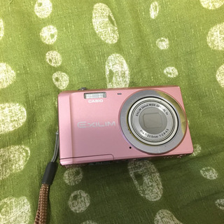 デジタルカメラ。