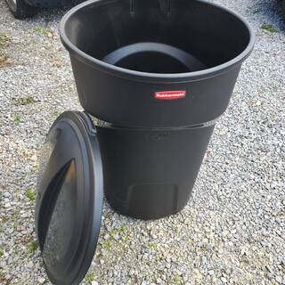 【新品】Rubbermaid ダストBOX　32ガロン　121リットル