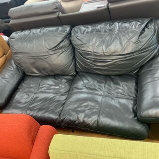 ニトリ】2人掛けレザーソファあります！！
