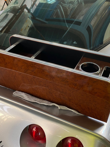 ノア　運転席と助手席の小物入れ